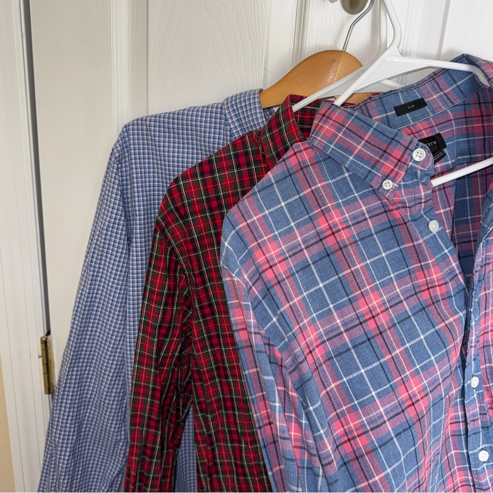 Lot of 3 Men’s Button downs. Classic brands. Size large. Excellent condition.
